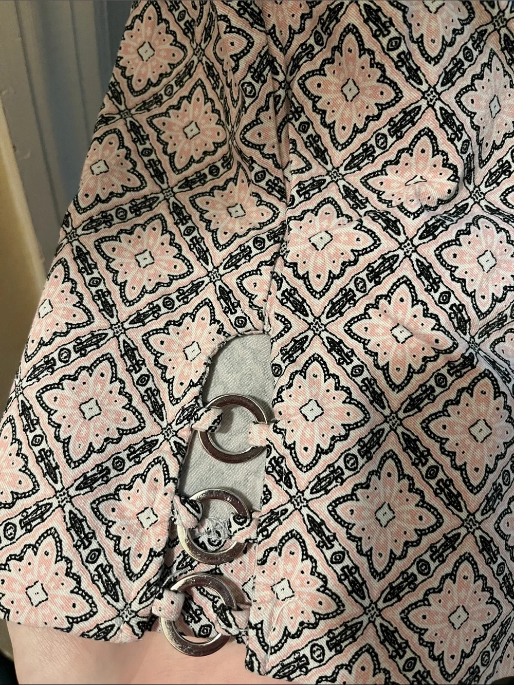 Cropped Pink and Black Patterned Ankle Jeans